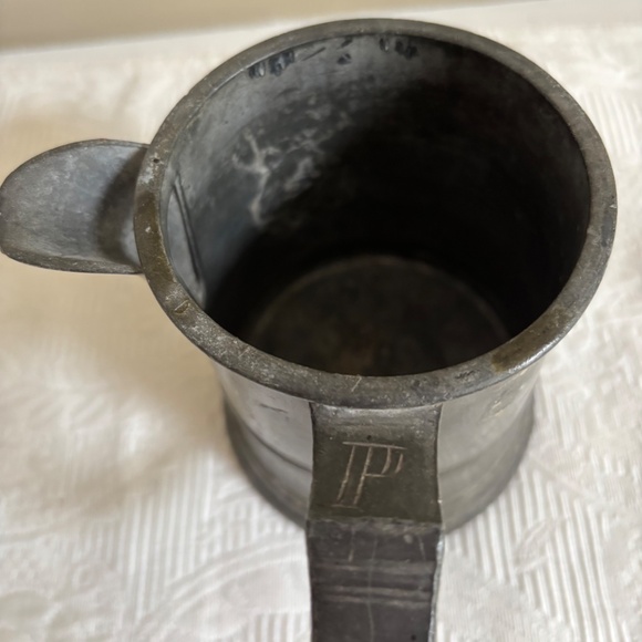 Antique Pewter Pint Tankard with Side Spout - Picture 6 of 7
